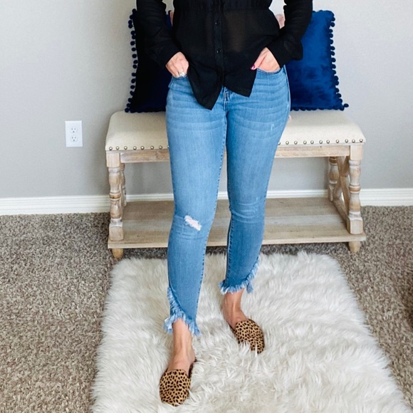 Judy Blue- Blue Jeans - Picture 3 of 3